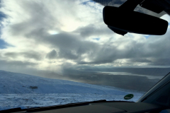 Route_93_Blick_ins_Tal_nach_Egilsstaðir_-_mit_Schnee